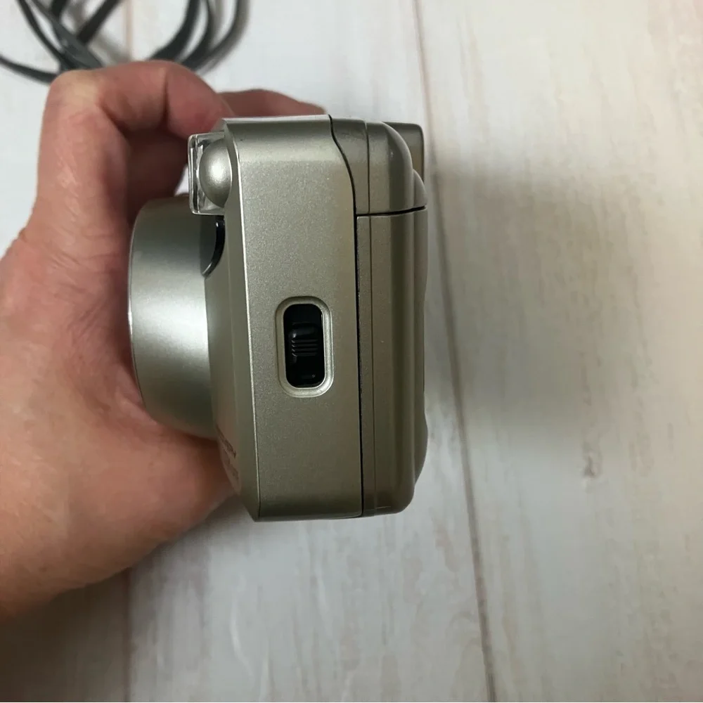 Fujifilm Discovery S1050 Zoom 35mm Point and Shoot Camera